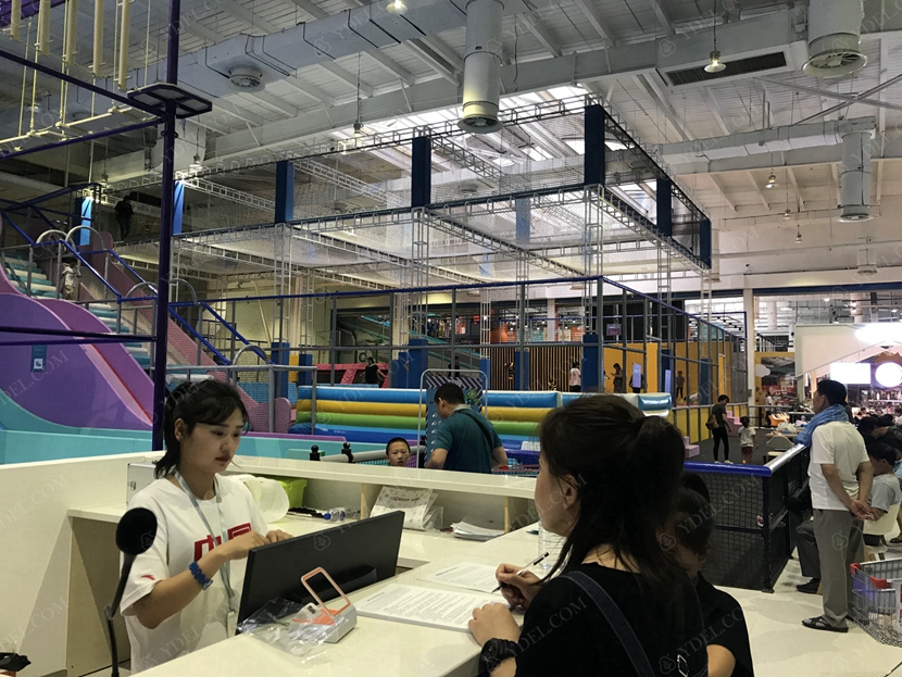 室內(nèi)運(yùn)動公園收銀區(qū)展示